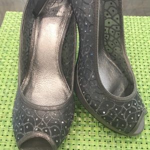 ADRIANNA SZ 11 PAPELL. SILVER GREY 3” heel. E X Q U I S I T E  open toe heel👀👀